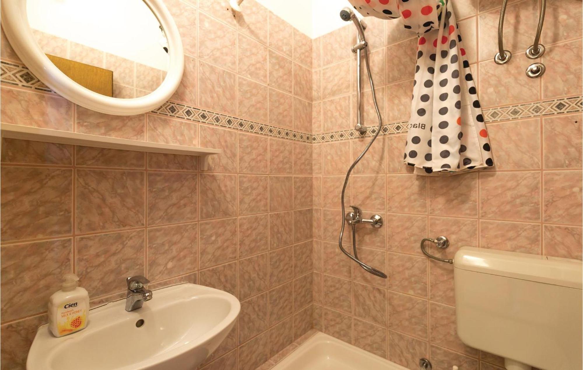 2 Bedroom Stunning Apartment In マカルスカ エクステリア 写真